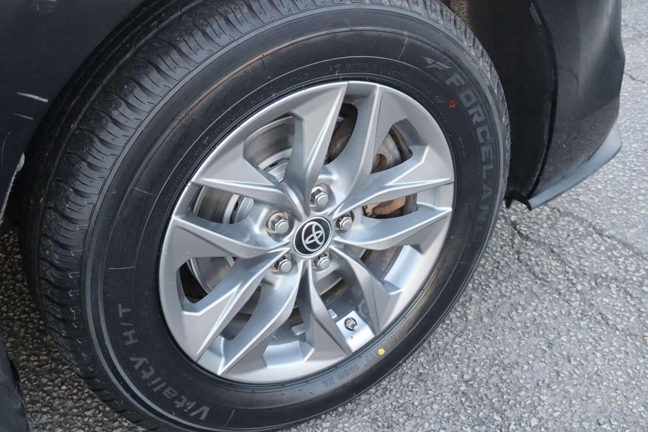 2022 Toyota Sienna LE   HYBRID   ACCIDENT FREE   CLEAN CARFAX Photo