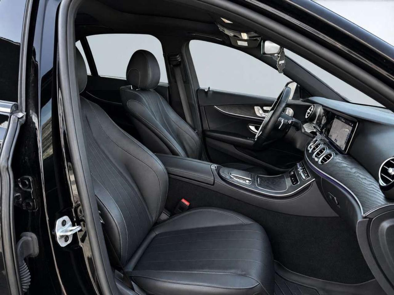 2021 Mercedes-Benz E-Class E350 AMG 4MATIC  Sunroof   Leather   Heated seats Photo