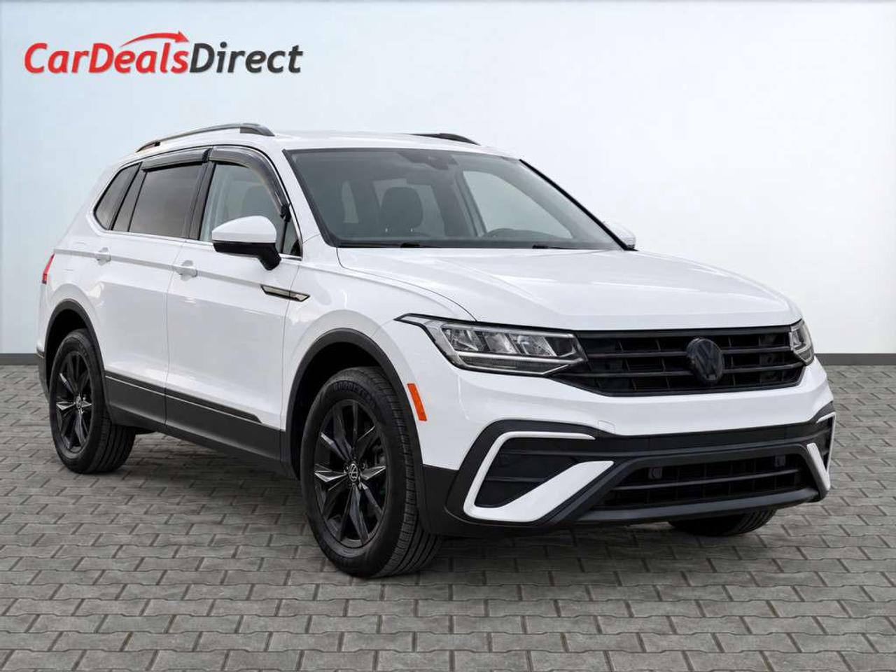 2024 Volkswagen Tiguan COMFORTLINE / AWD / LEATHER /  HEATED SEATS / HEATED WHEEL / CARPLAY Photo