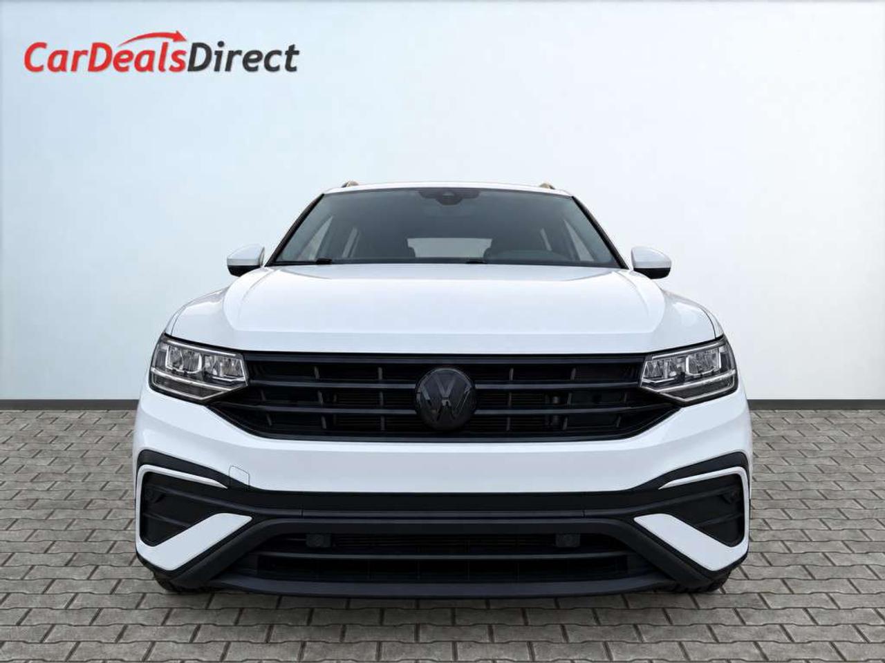 2024 Volkswagen Tiguan COMFORTLINE / AWD / LEATHER /  HEATED SEATS / HEATED WHEEL / CARPLAY Photo
