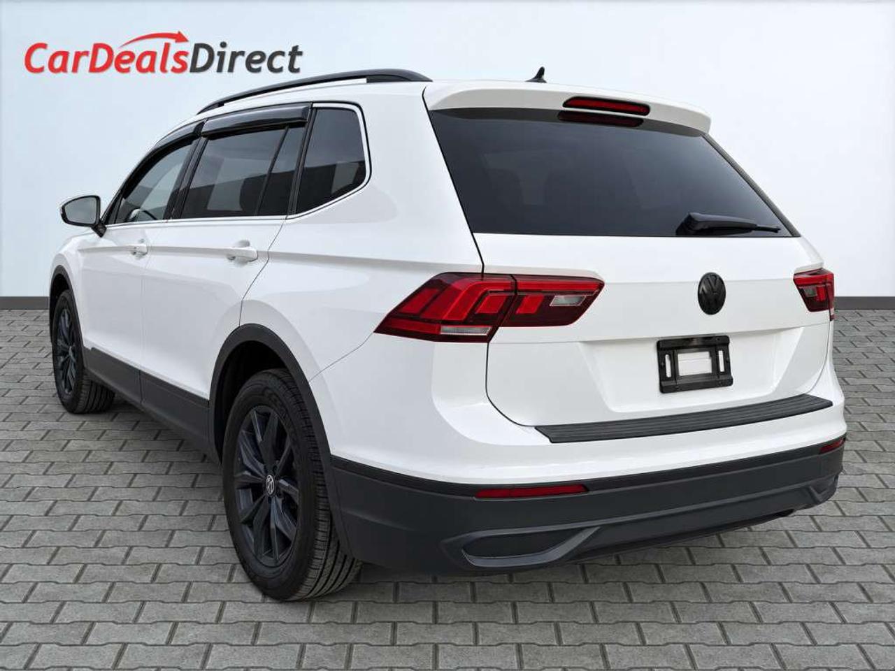 2024 Volkswagen Tiguan COMFORTLINE / AWD / LEATHER /  HEATED SEATS / HEATED WHEEL / CARPLAY Photo