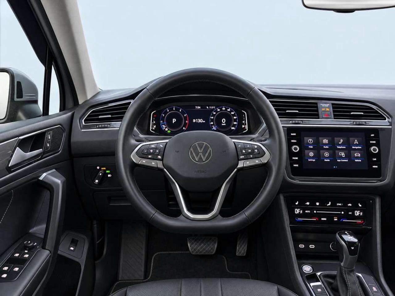 2024 Volkswagen Tiguan COMFORTLINE / AWD / LEATHER /  HEATED SEATS / HEATED WHEEL / CARPLAY Photo