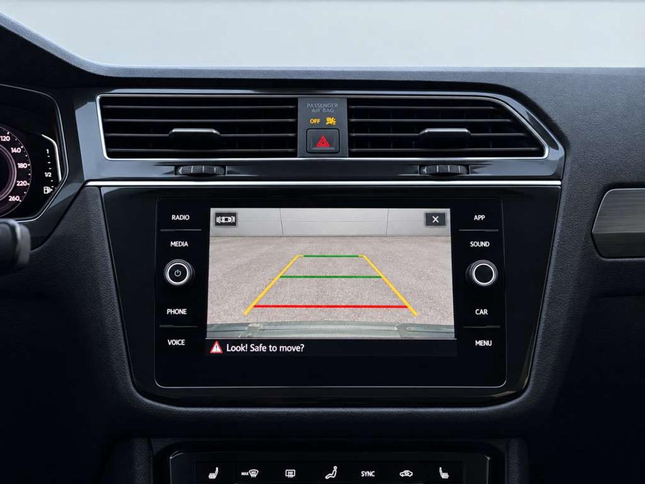 2024 Volkswagen Tiguan COMFORTLINE / AWD / LEATHER /  HEATED SEATS / HEATED WHEEL / CARPLAY Photo