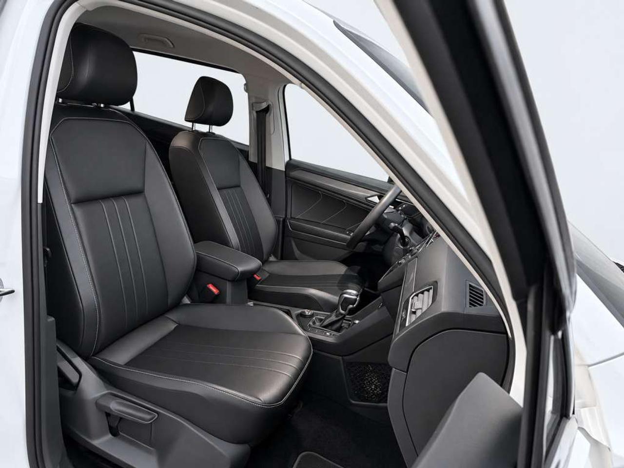 2024 Volkswagen Tiguan COMFORTLINE / AWD / LEATHER /  HEATED SEATS / HEATED WHEEL / CARPLAY Photo
