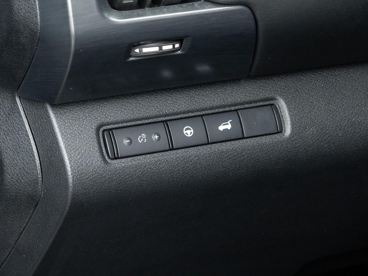 2025 Nissan Pathfinder SL 4dr 4x4 Photo