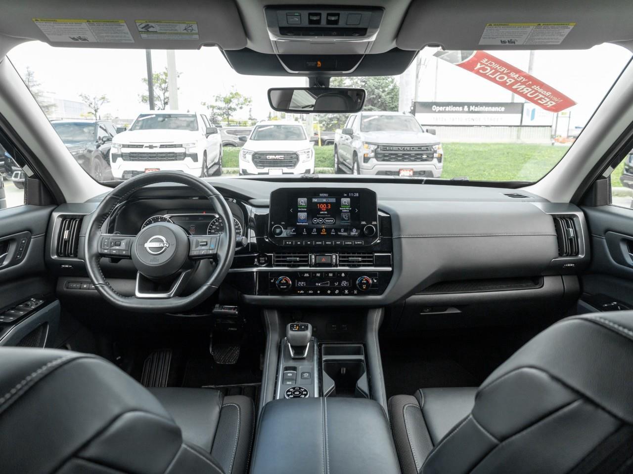 2025 Nissan Pathfinder SL 4dr 4x4 Photo