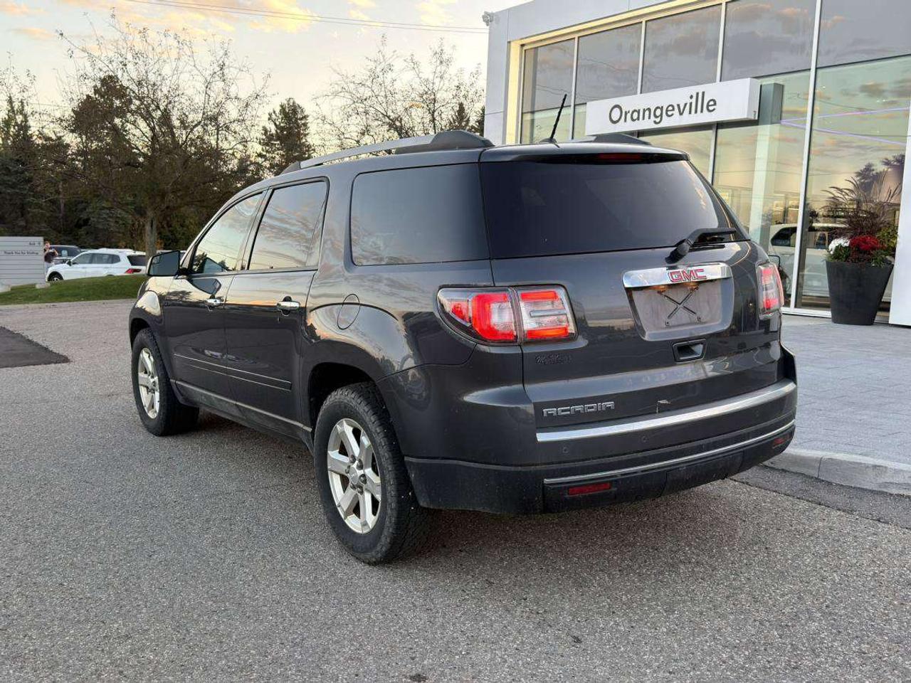 2014 GMC Acadia SLE2 Photo3