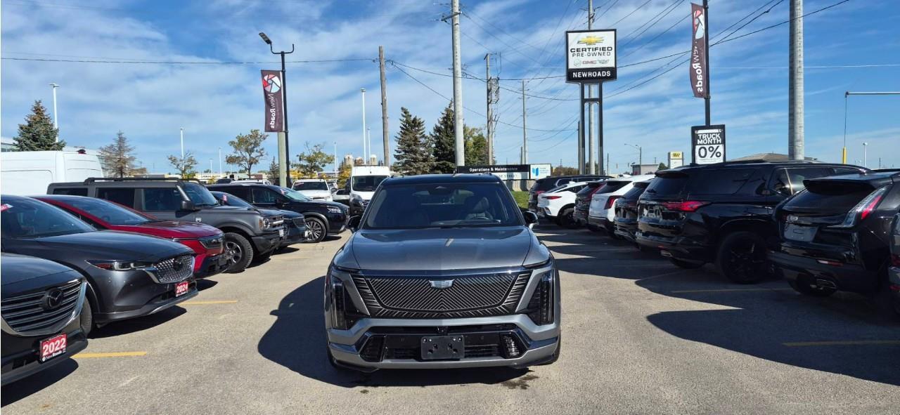 2026 Cadillac VISTIQ Platinum 4dr All-Wheel Drive Photo5