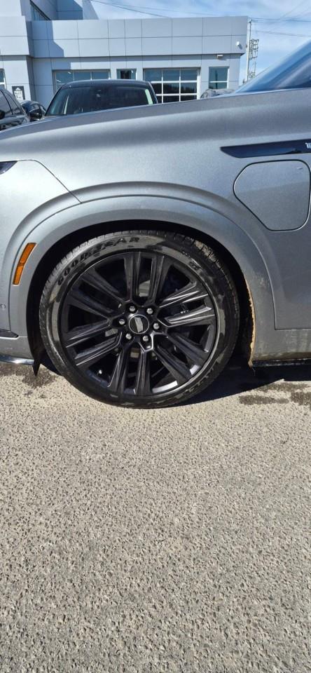 2026 Cadillac VISTIQ Platinum 4dr All-Wheel Drive Photo