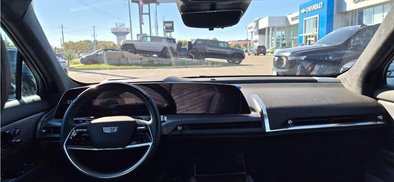 2026 Cadillac VISTIQ Platinum 4dr All-Wheel Drive Photo