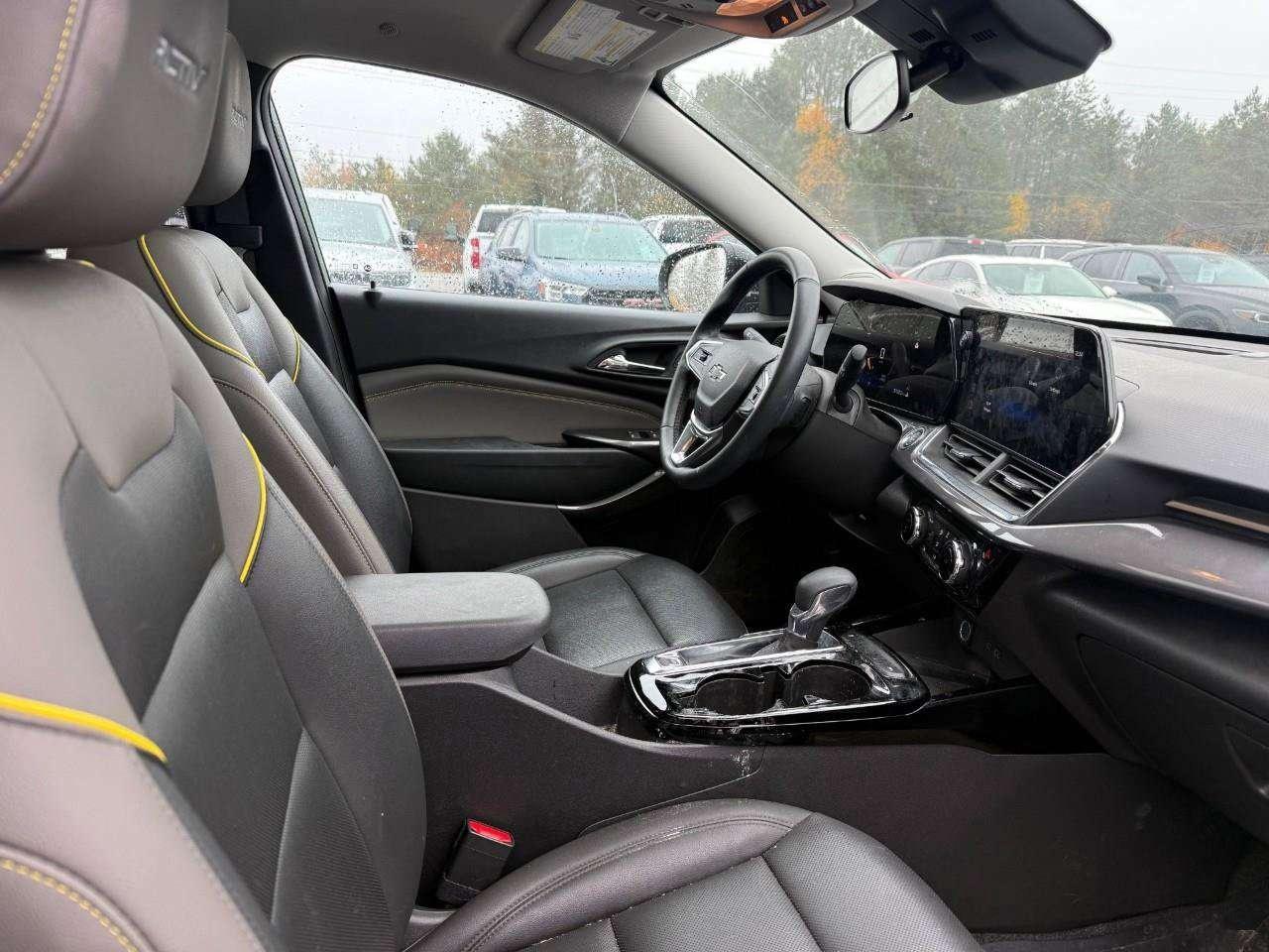 2025 Chevrolet Trax BRAY ORIGINAL. ALL WEATHER MATS. SUNROOF. WIRELESS CHARGING. HEATED FRONT SEATS. HD REAR VISION CAMERA. Photo
