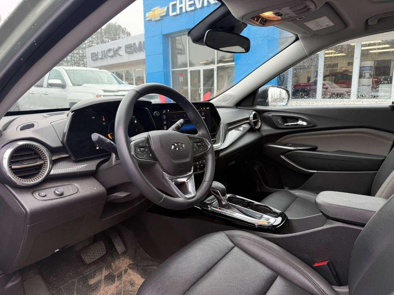2025 Chevrolet Trax BRAY ORIGINAL. ALL WEATHER MATS. SUNROOF. WIRELESS CHARGING. HEATED FRONT SEATS. HD REAR VISION CAMERA. Photo