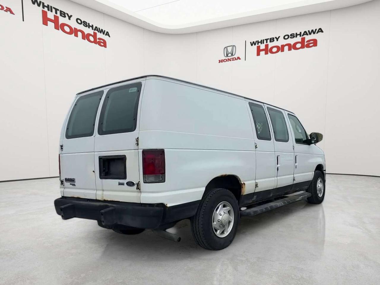 2013 Ford E-250 Commercial Photo