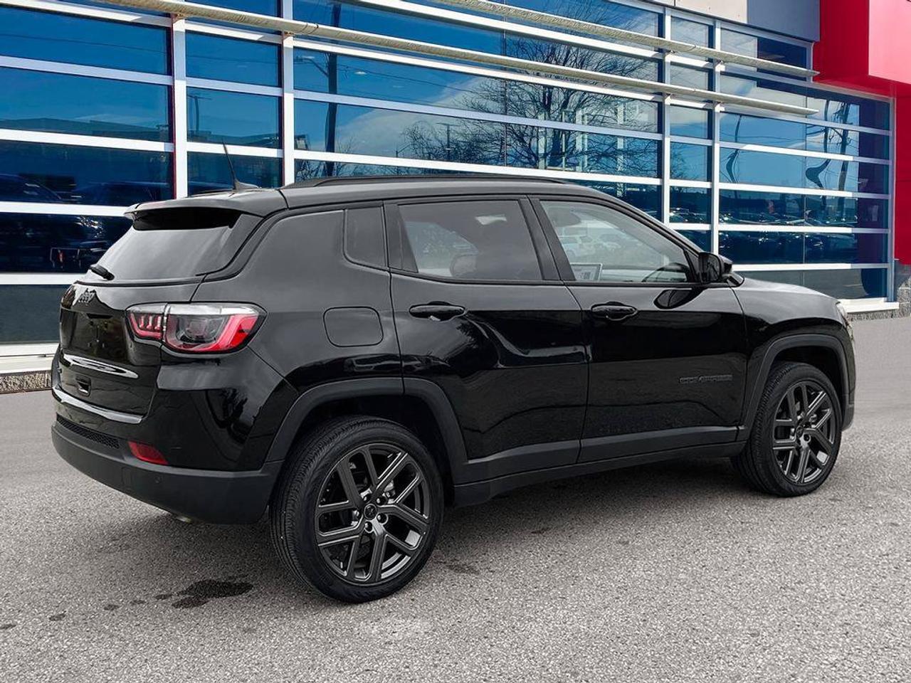 2026 Jeep Compass Limited | Clean CarFax Report | Low KMS | Ontario Vehicle | Great Value | Still Smells New | Photo