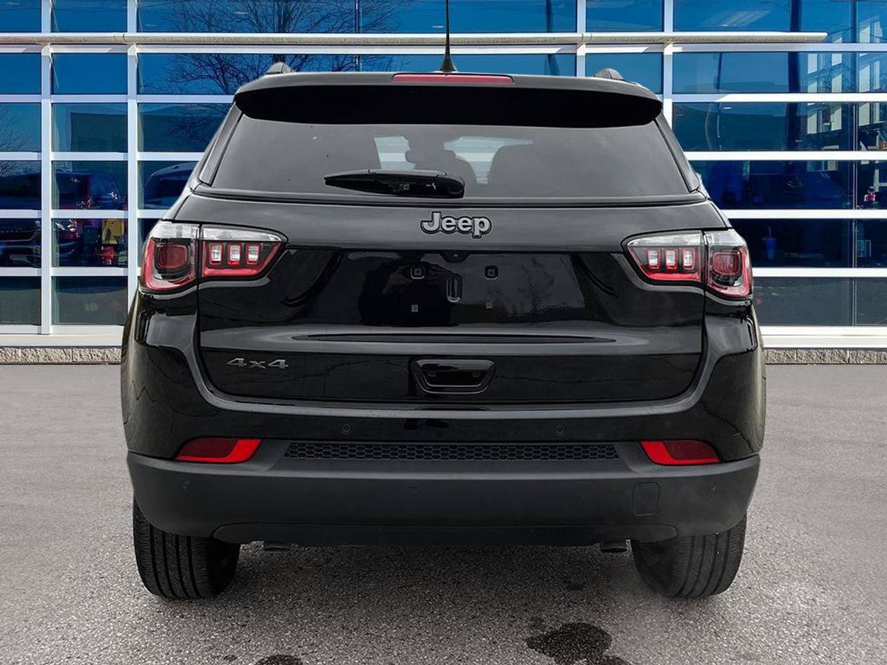 2026 Jeep Compass Limited | Clean CarFax Report | Low KMS | Ontario Vehicle | Great Value | Still Smells New | Photo3