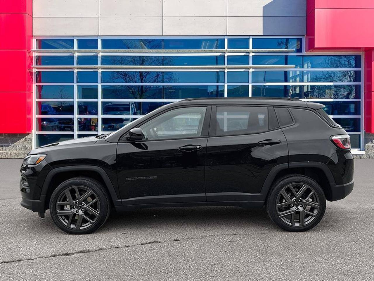 2026 Jeep Compass Limited | Clean CarFax Report | Low KMS | Ontario Vehicle | Great Value | Still Smells New | Photo5