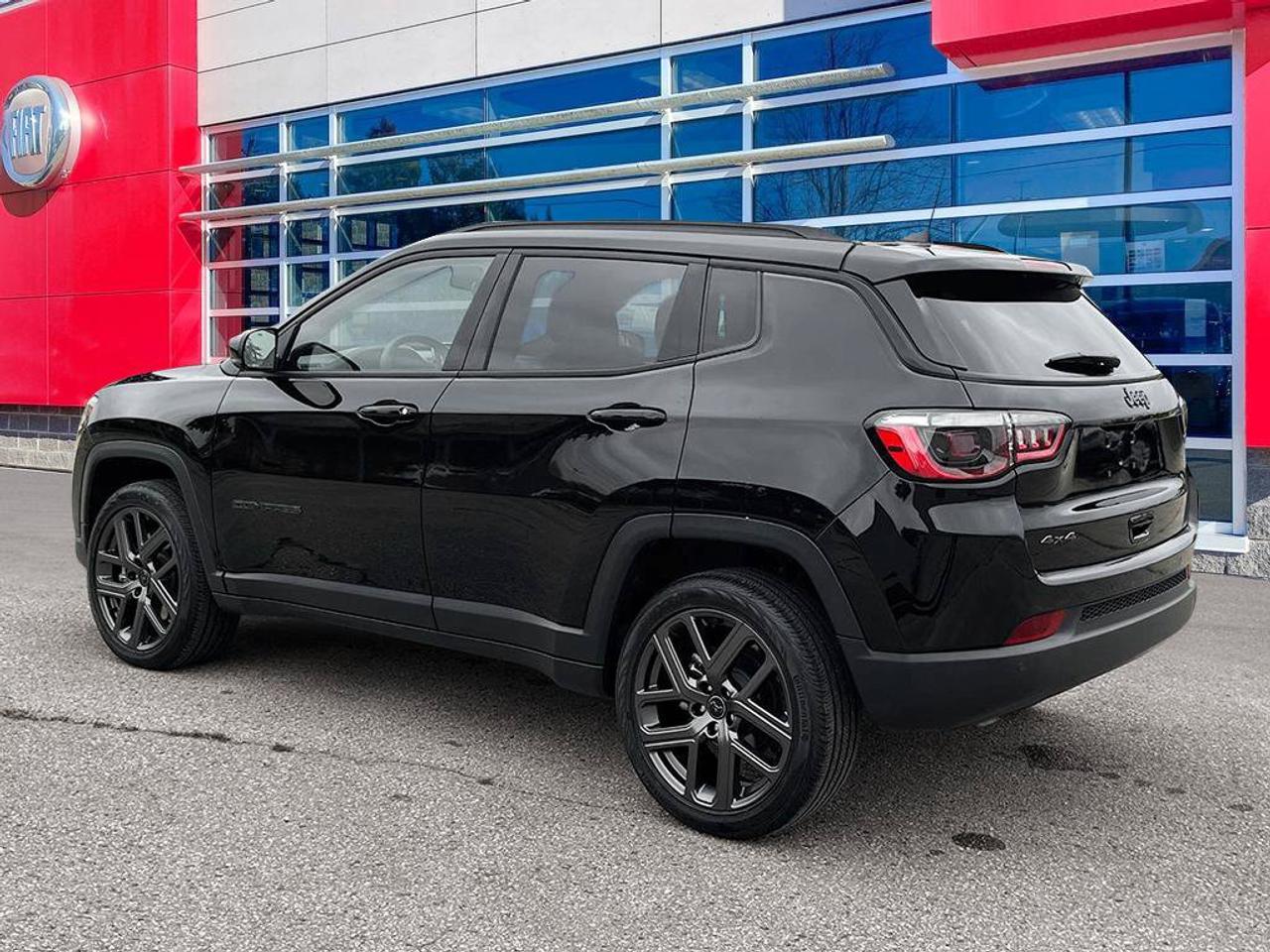 2026 Jeep Compass Limited | Clean CarFax Report | Low KMS | Ontario Vehicle | Great Value | Still Smells New | Photo