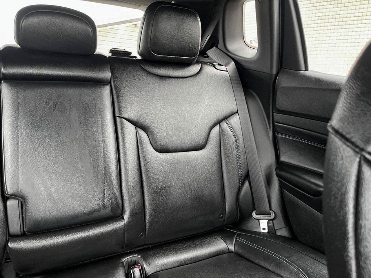 2026 Jeep Compass Limited | Clean CarFax Report | Low KMS | Ontario Vehicle | Great Value | Still Smells New | Photo