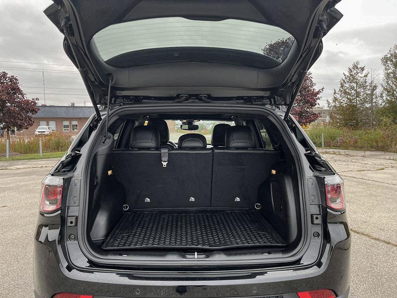 2026 Jeep Compass Limited | Clean CarFax Report | Low KMS | Ontario Vehicle | Great Value | Still Smells New | Photo