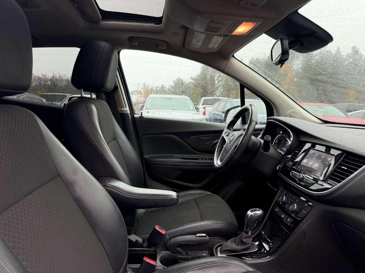 2022 Buick Encore BRAY ORIGINAL. OUTSIDE HEATED MIRRORS. MOONROOF. REAR VISION CAMERA. ALL WEATHER MATS. Photo