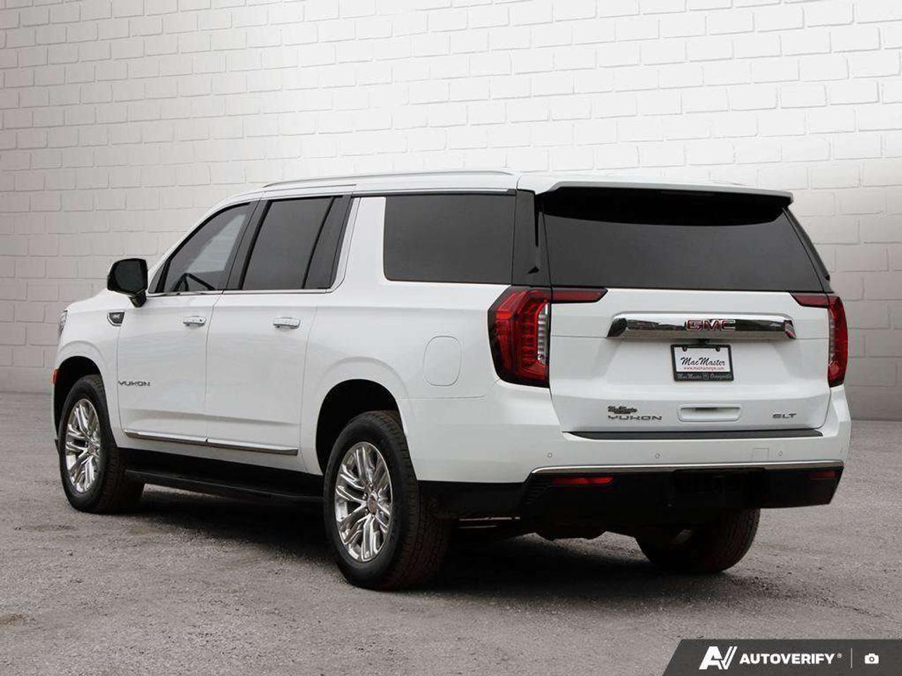 2023 GMC Yukon 5.3L V8, 4X4, ALLOYS, LEATHER, BOSE, SUNROOF, 1-OWNER, MACMASTER ORIGINAL, CERTIFIED PREOWNED! Photo2