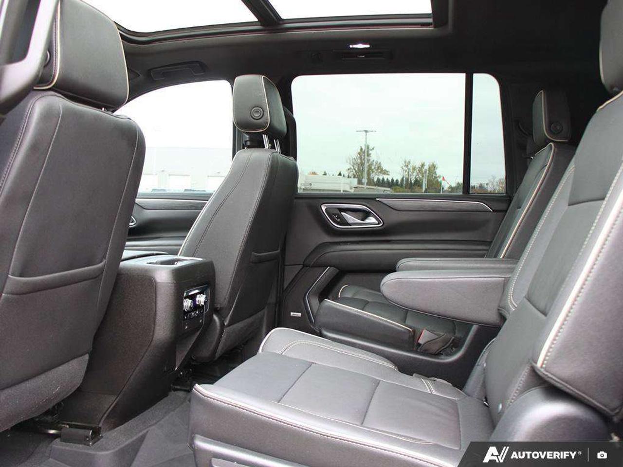 2023 GMC Yukon 5.3L V8, 4X4, ALLOYS, LEATHER, BOSE, SUNROOF, 1-OWNER, MACMASTER ORIGINAL, CERTIFIED PREOWNED! Photo