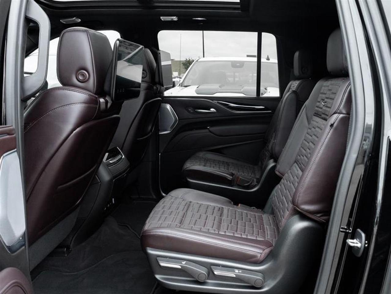 2023 Cadillac Escalade ESV Premium Luxury Platinum 4x4 Photo