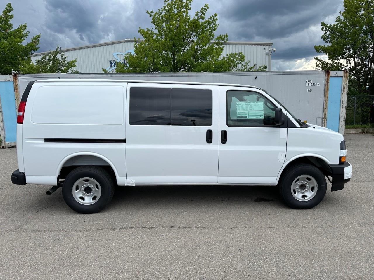 2026 Chevrolet Express 2500 Work Van Rear-Wheel Drive Cargo Van Photo3