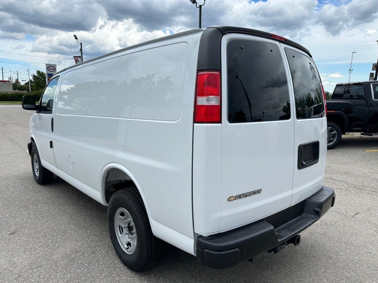 2026 Chevrolet Express 2500 Work Van Rear-Wheel Drive Cargo Van Photo
