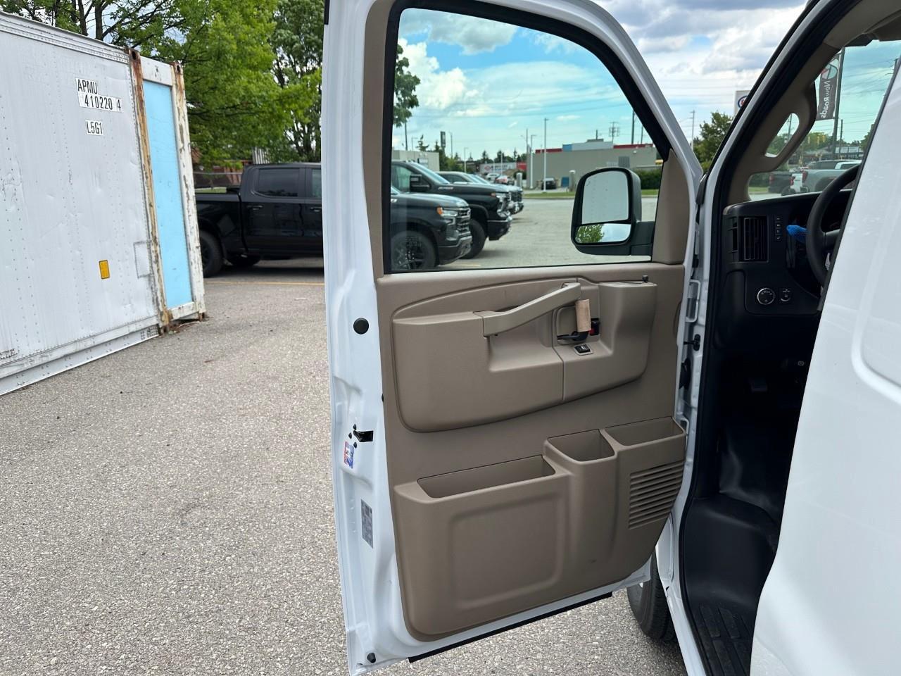 2026 Chevrolet Express 2500 Work Van Rear-Wheel Drive Cargo Van Photo