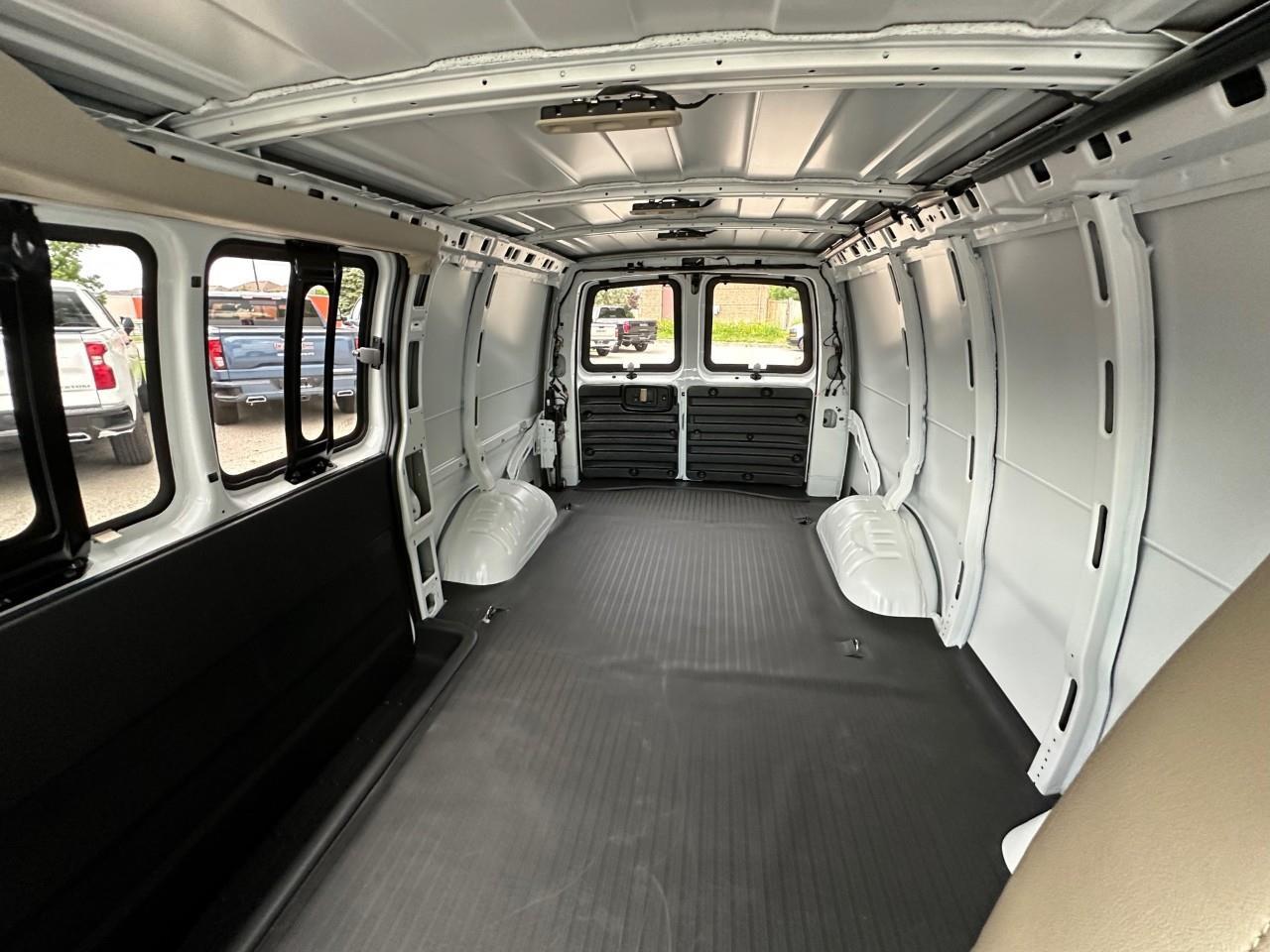 2026 Chevrolet Express 2500 Work Van Rear-Wheel Drive Cargo Van Photo