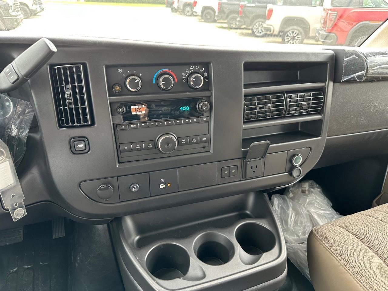 2026 Chevrolet Express 2500 Work Van Rear-Wheel Drive Cargo Van Photo