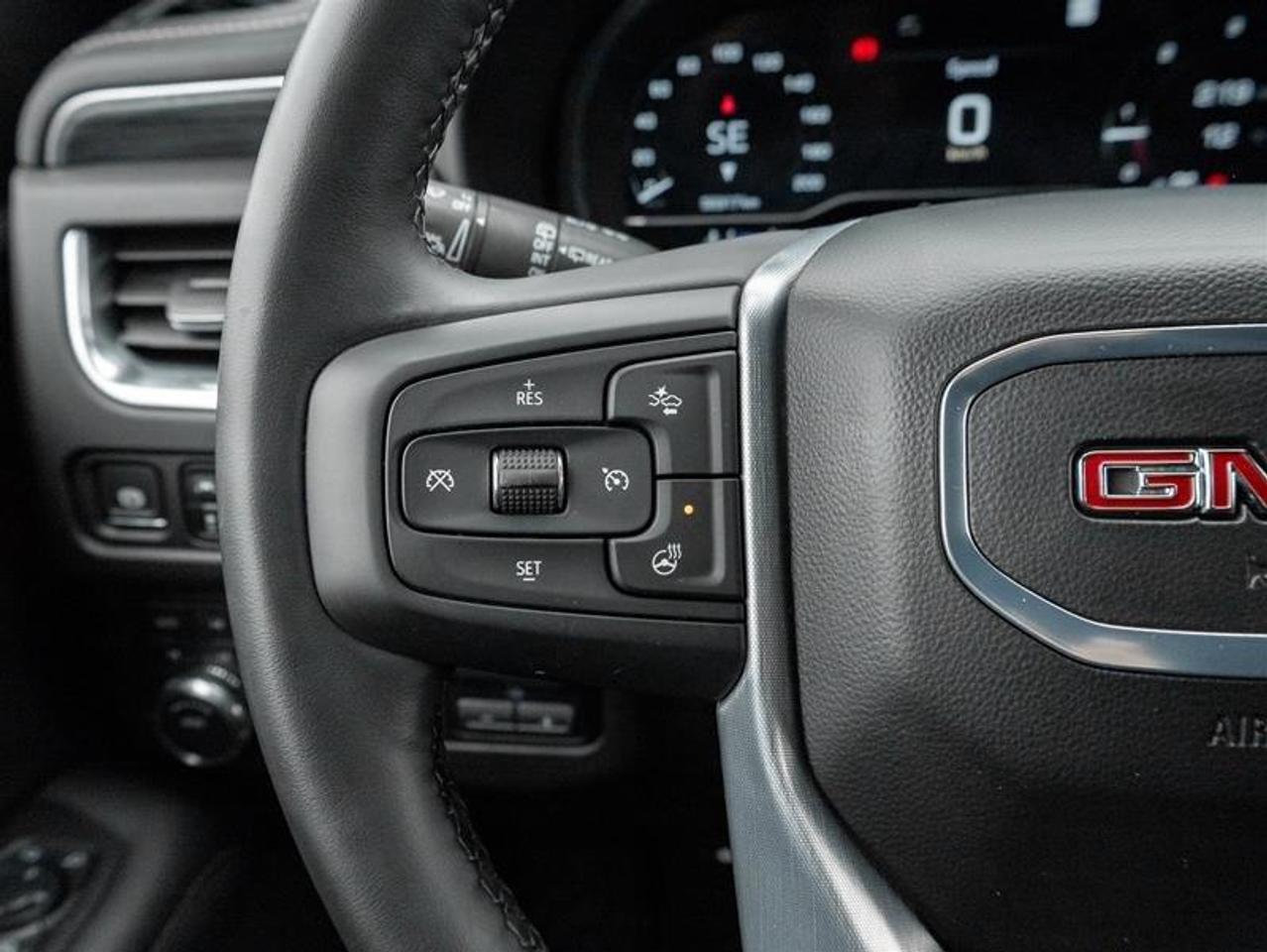 2024 GMC Yukon SLT 4dr 4x4 Photo