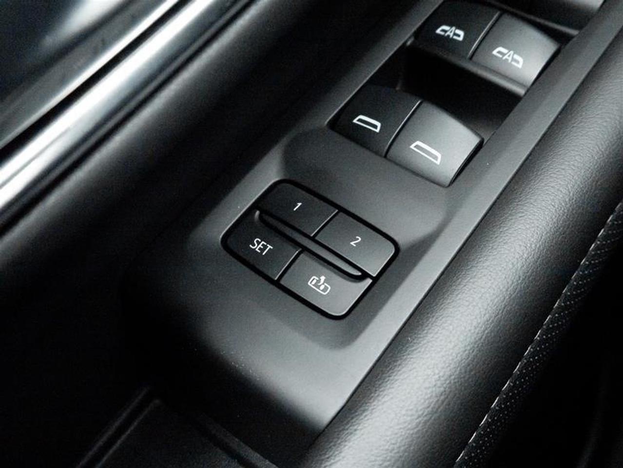 2024 GMC Yukon SLT 4dr 4x4 Photo