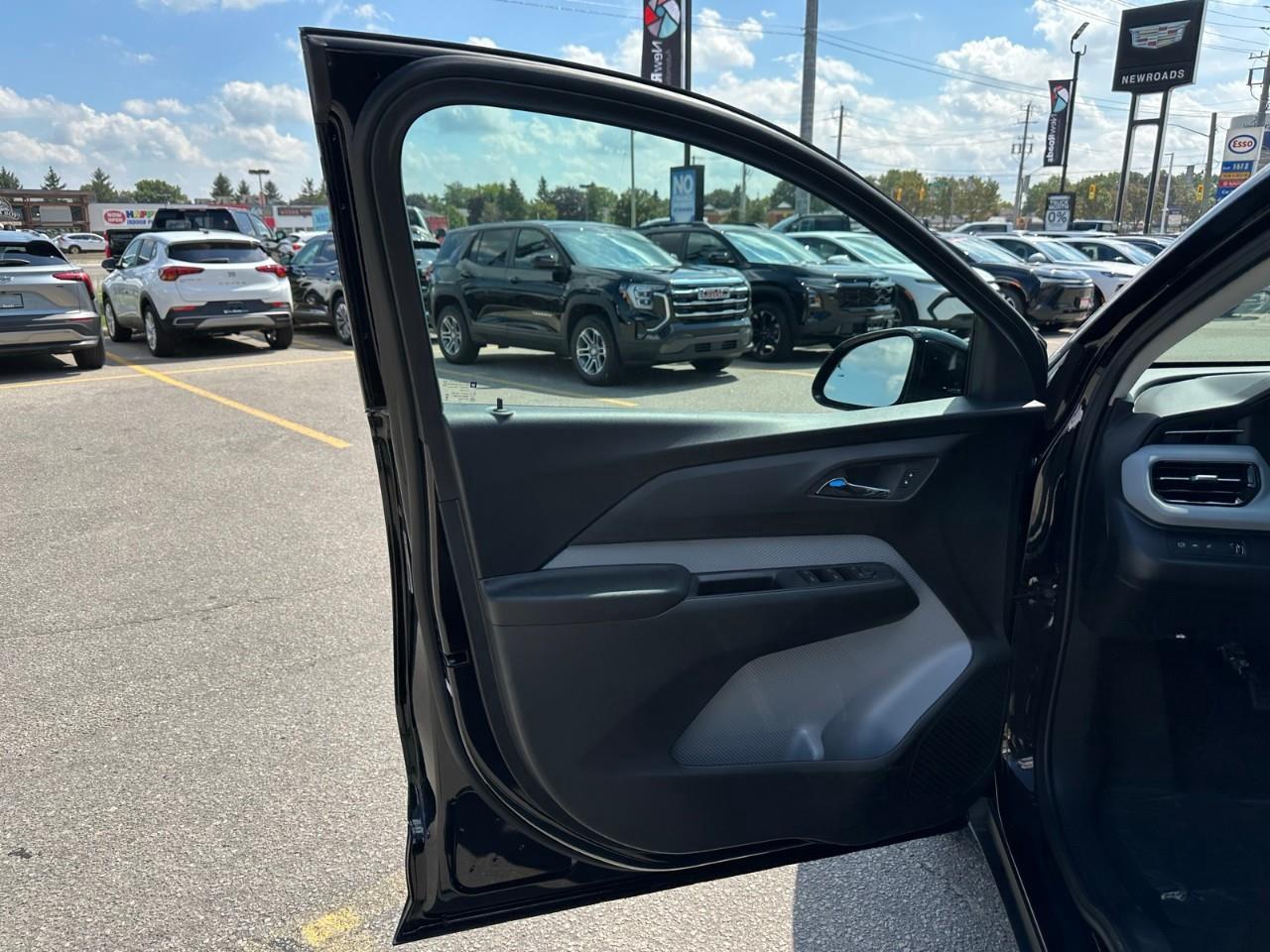 2027 Chevrolet Bolt RS 4dr Photo