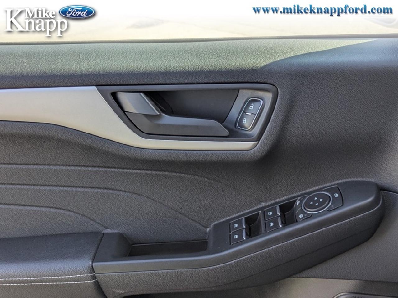 2022 Ford Escape SE Photo