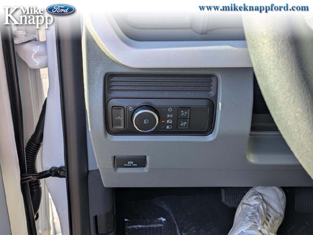 2027 Ford F-250 SUPER DUTY XLT Photo