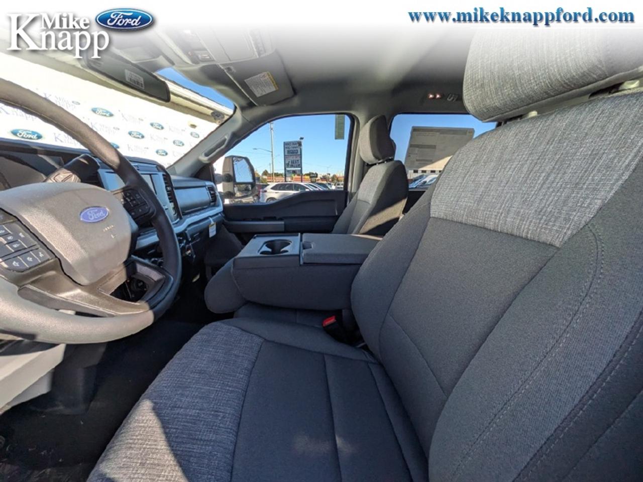 2027 Ford F-250 SUPER DUTY XLT Photo