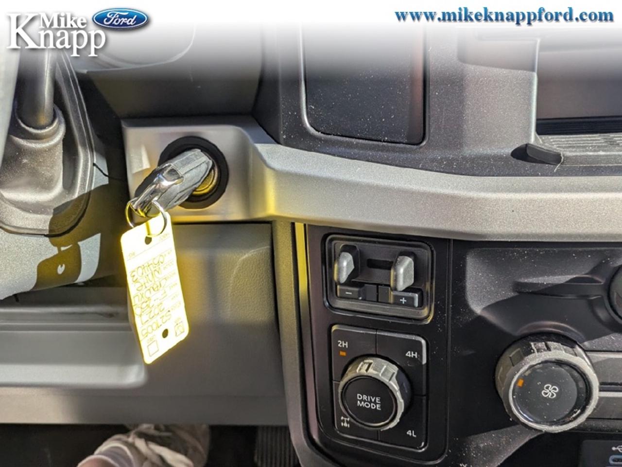 2027 Ford F-250 SUPER DUTY XLT Photo