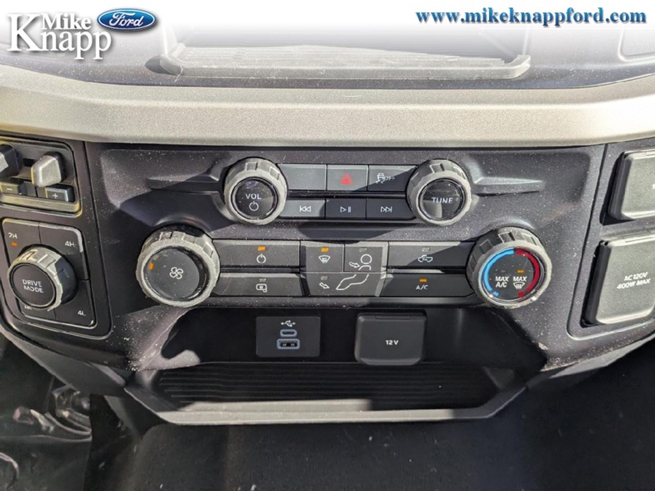 2027 Ford F-250 SUPER DUTY XLT Photo
