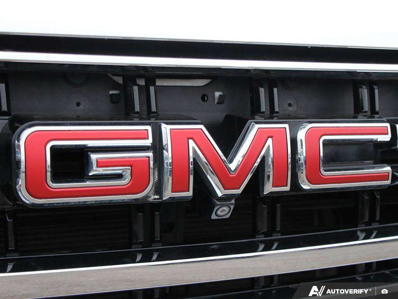 2023 GMC Yukon 5.3L V8, 4X4, ALLOYS, LEATHER, BOSE, SUNROOF, 1-OWNER, MACMASTER ORIGINAL, CERTIFIED PREOWNED! Photo