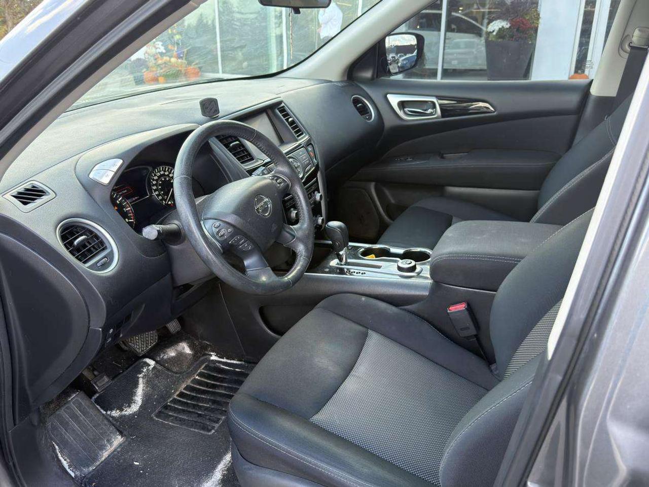 2017 Nissan Pathfinder  Photo4