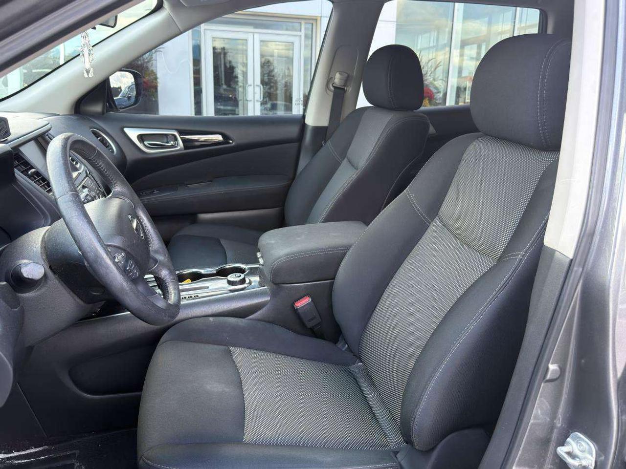 2017 Nissan Pathfinder  Photo