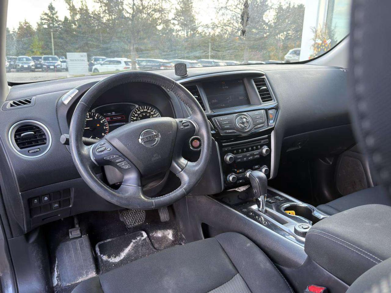 2017 Nissan Pathfinder  Photo