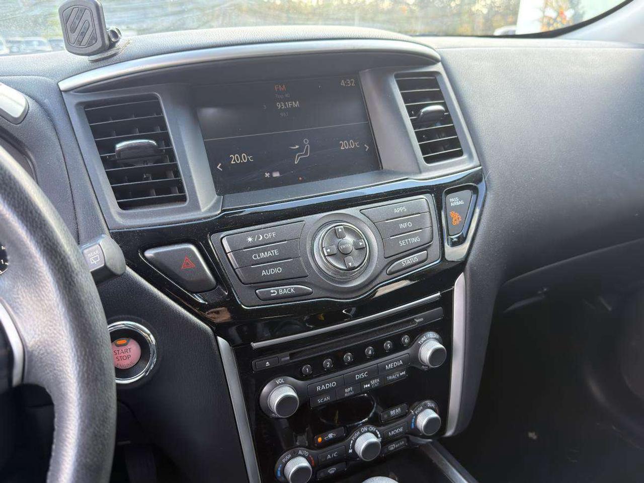 2017 Nissan Pathfinder  Photo