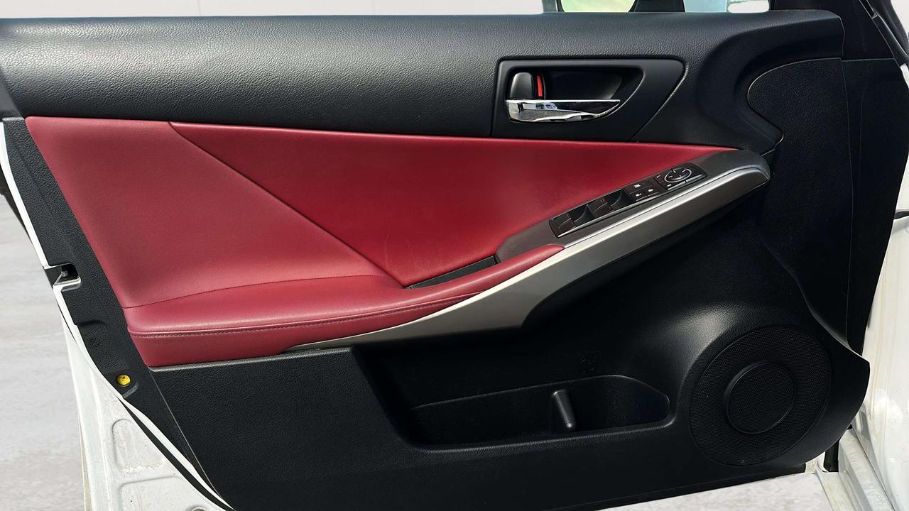 2015 Lexus IS 350 Photo