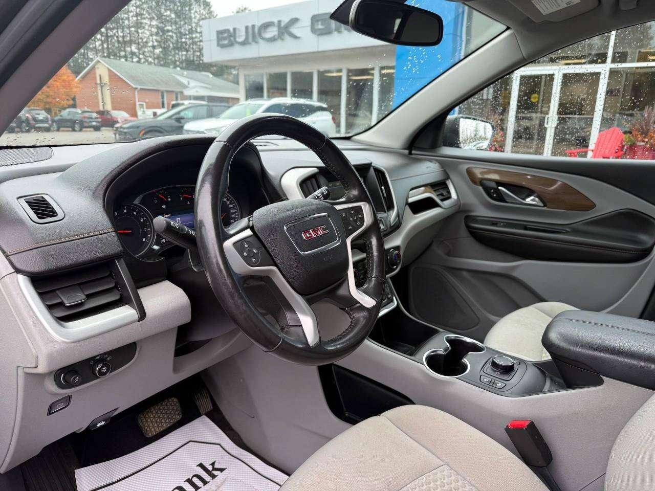 2019 GMC Terrain TRAILERING PKG. HEATED FRONT SEATS. LUGGAGE RACK. WINTER TIRES AND WHEELS. CERTIFIED. Photo
