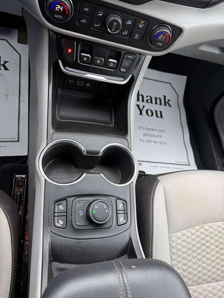 2019 GMC Terrain TRAILERING PKG. HEATED FRONT SEATS. LUGGAGE RACK. WINTER TIRES AND WHEELS. CERTIFIED. Photo