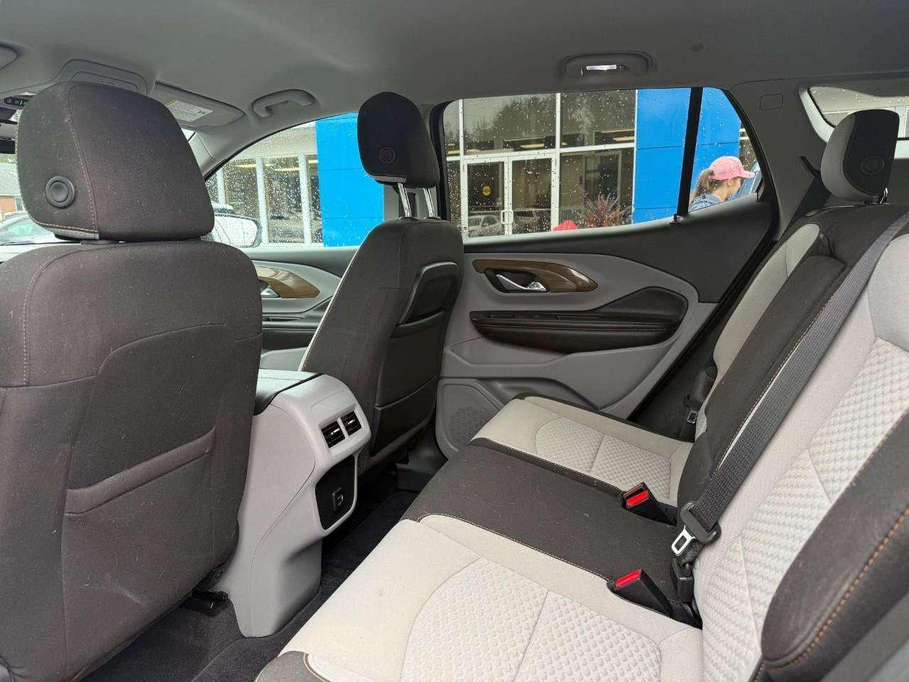 2019 GMC Terrain TRAILERING PKG. HEATED FRONT SEATS. LUGGAGE RACK. WINTER TIRES AND WHEELS. CERTIFIED. Photo