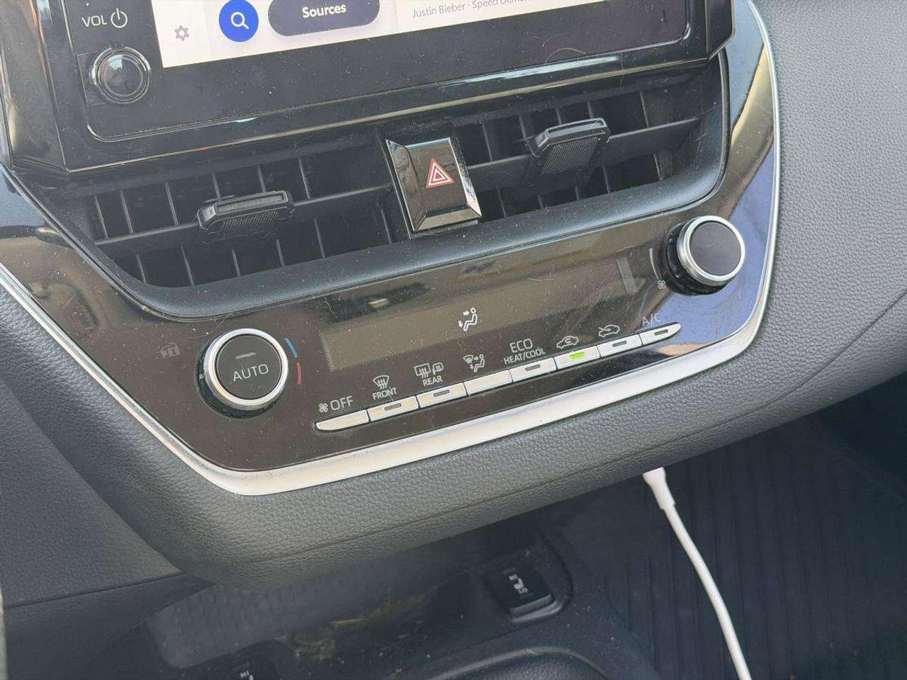 2024 Toyota Corolla ONE-OWNER, HEATED CLOTH, APPLE CARPLAY Photo
